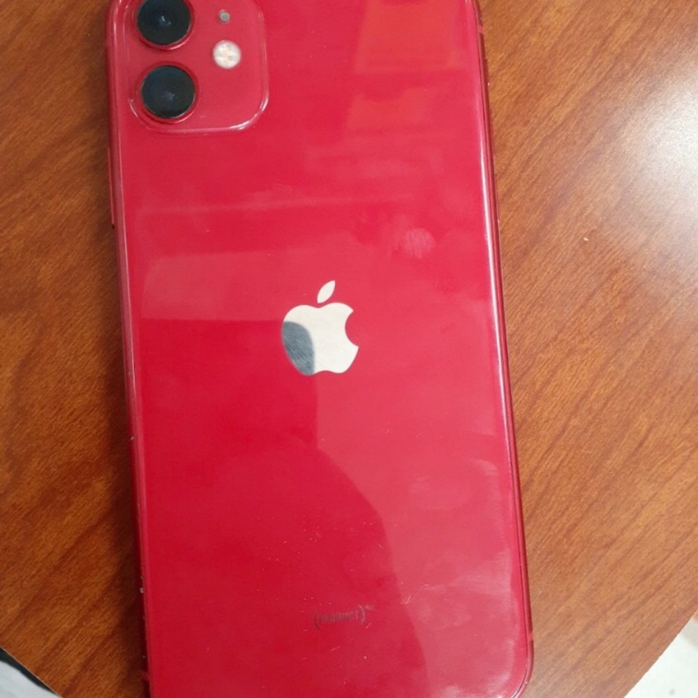 iPhone 11 red